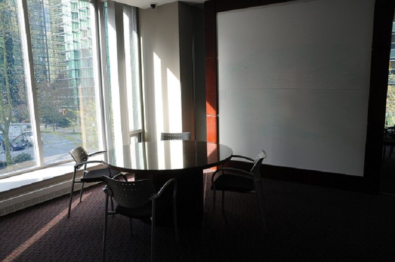 Bright living room with large windows, city view, and modern furniture. - 1275 Alberni Street, Vancouver Downtown
