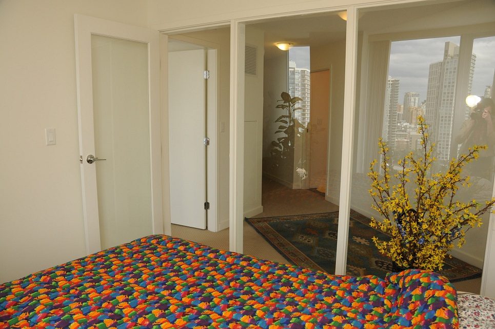 Bright bedroom with colorful bedding and city view. - 2006 - 918 Cooperage Way, Vancouver Downtown