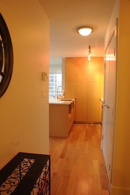 Bright kitchen with hardwood floors and a city view. - 1405- 565 Smithe Street, Vancouver Downtown