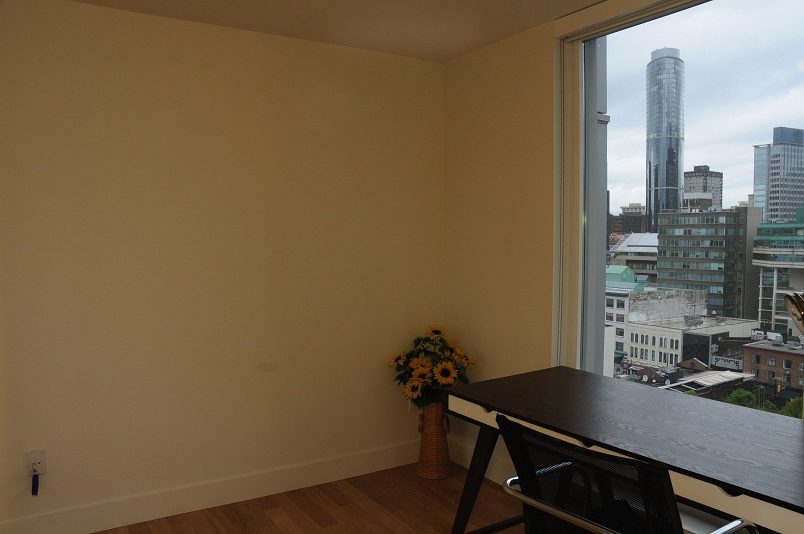 Bright dining area with hardwood floors and city view. - 1405- 565 Smithe Street, Vancouver Downtown