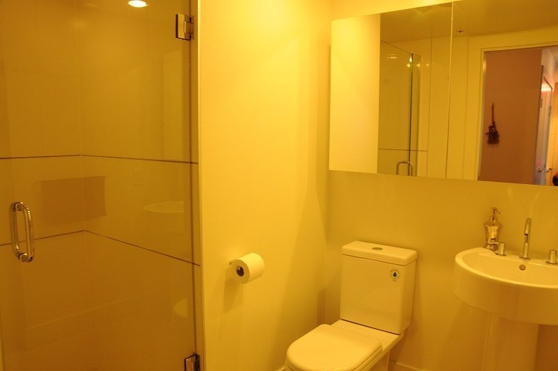 Bright bathroom with white fixtures and a glass shower door. - 1405- 565 Smithe Street, Vancouver Downtown