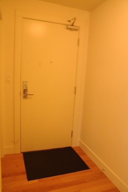 Entryway with wooden floors and a white door. - 1405- 565 Smithe Street, Vancouver Downtown