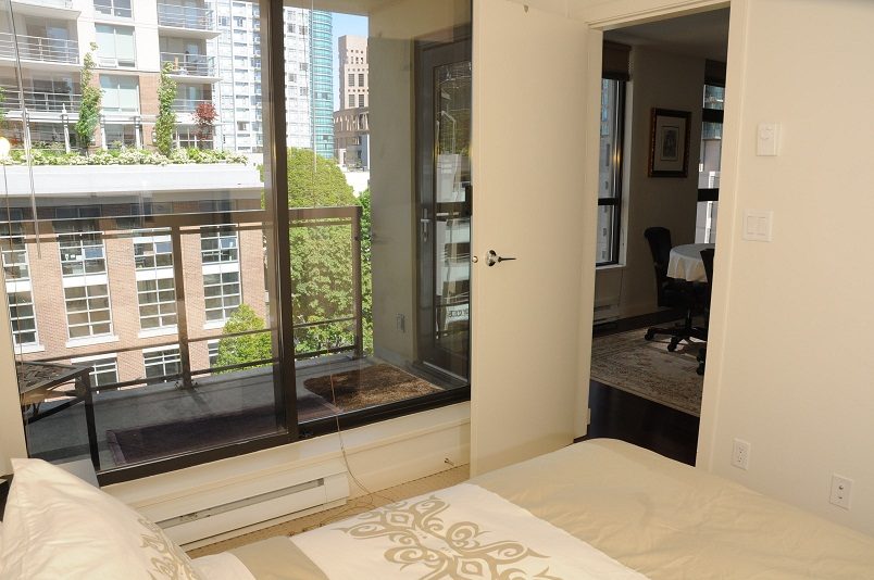 Bright bedroom with city view and large windows. - 705 - 538 Smithe, Vancouver Downtown