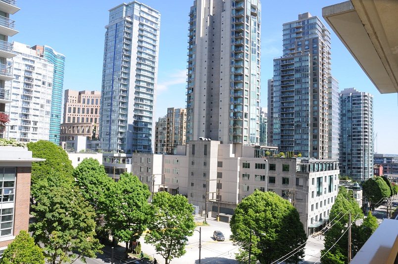 Furnished 2-bedroom condo with stunning city view and modern furnishings. - 705 - 538 Smithe, Vancouver Downtown