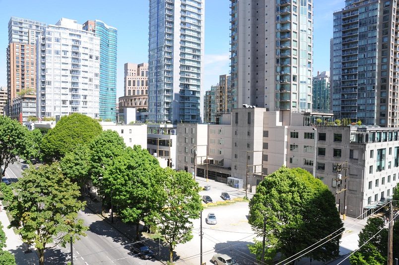 Furnished 2-bedroom condo with city view, modern furnishings, and large windows. - 705 - 538 Smithe, Vancouver Downtown
