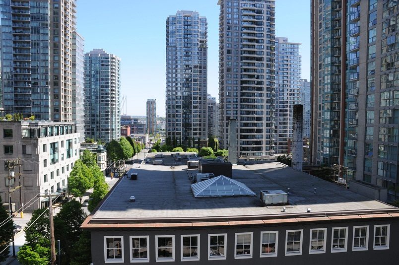 Furnished 2-bedroom condo with stunning city view and modern amenities. - 705 - 538 Smithe, Vancouver Downtown