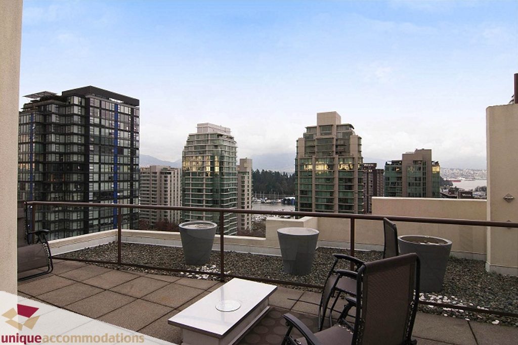 Furnished balcony with city view and modern furniture. - PH-1668 Alberni Street, Vancouver Downtown