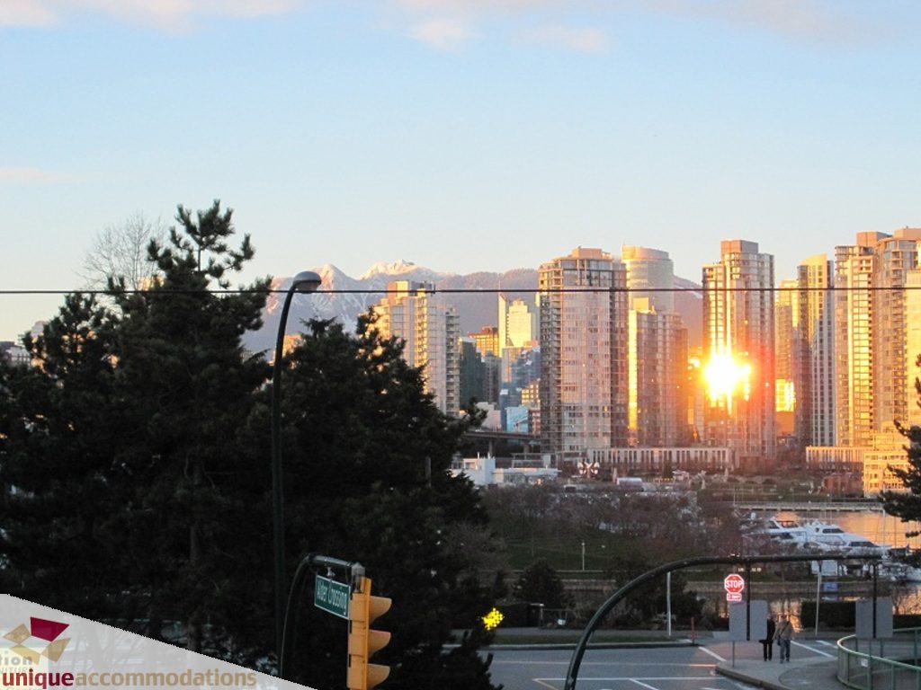 Furnished 2-bedroom condo with stunning city view and mountain backdrop. - 6-1250 West 6th Ave, Vancouver West Side