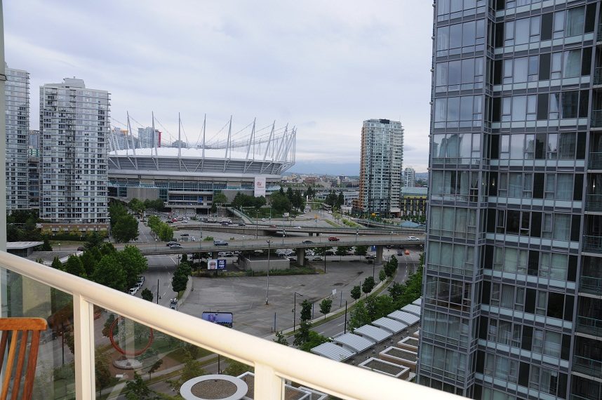 Bright balcony with city view, overlooking BC Place and downtown Vancouver. - 1501 -1077 Marinaside Crescent, Vancouver Downtown