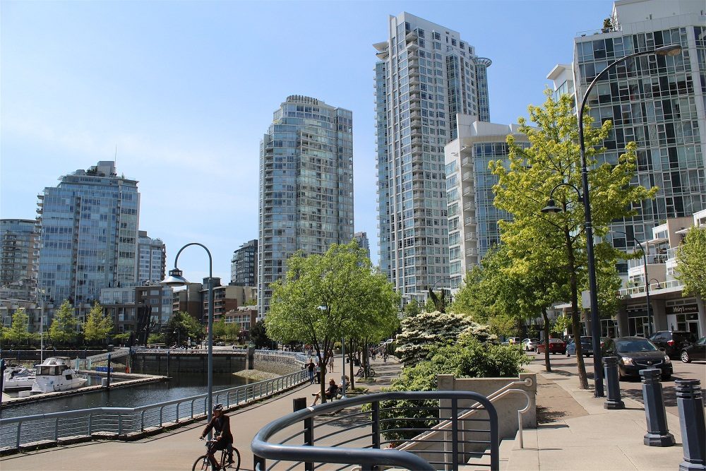 Furnished 1-bedroom + den with city view and waterfront access. - 1501 -1077 Marinaside Crescent, Vancouver Downtown