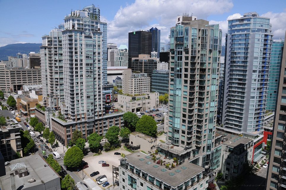 Furnished 1-bedroom + den with city view and modern furnishings. - 2605 - 928 Homer Street, Vancouver Downtown