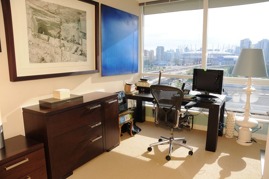 Bright office with city view, modern furniture, and large windows. - 903-718 Main Street, Vancouver Downtown