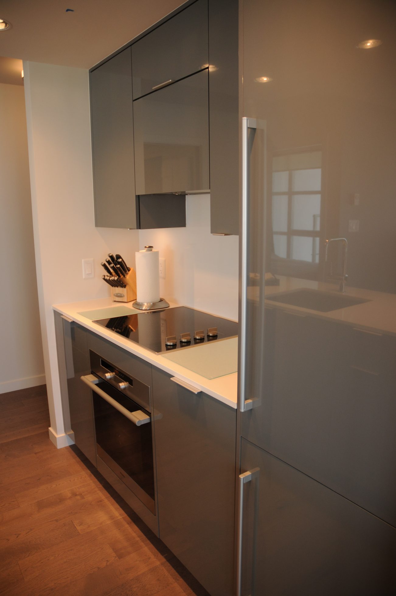 Bright kitchen with modern appliances, sleek countertops, and hardwood floors. - 801 - 161 West Georgia, Vancouver Downtown