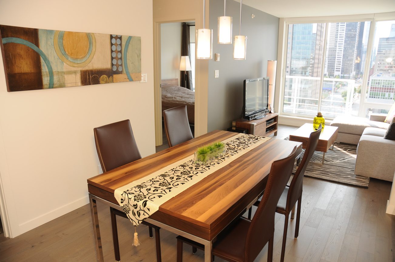 Furnished dining area with hardwood floors, city view, and modern decor. - 2009 - 161 West Georgia, Vancouver Downtown