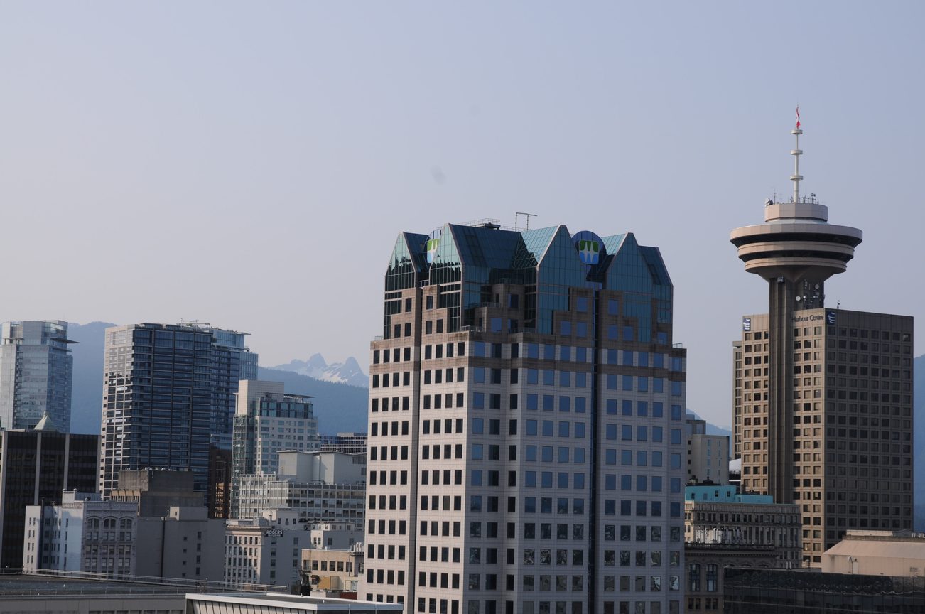 Furnished 1-bedroom + den with city view and modern architecture. - 2009 - 161 West Georgia, Vancouver Downtown