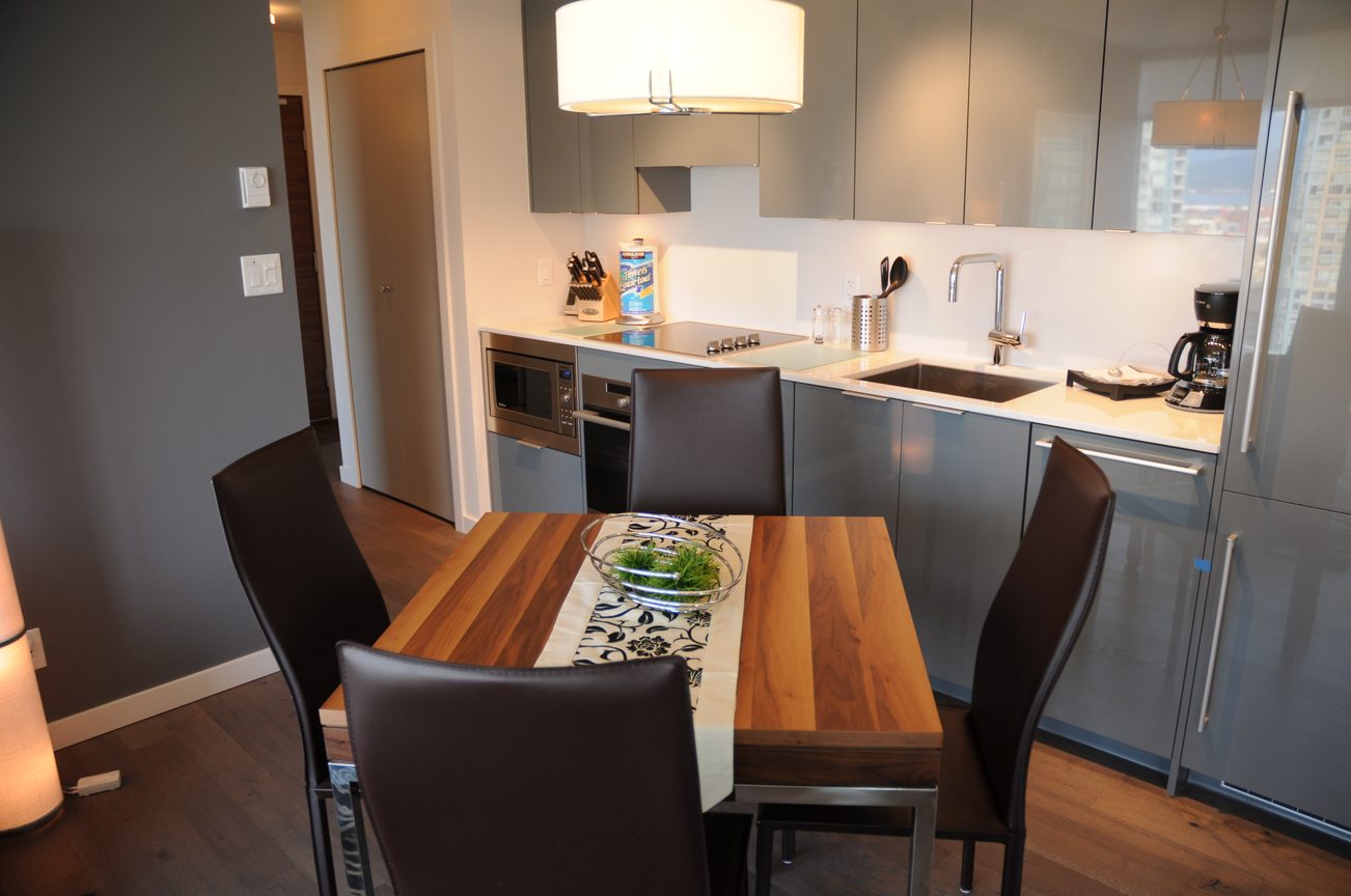 Bright kitchen with modern appliances, hardwood floors, and a city view. - 2201 - 161 West Georgia, Vancouver Downtown