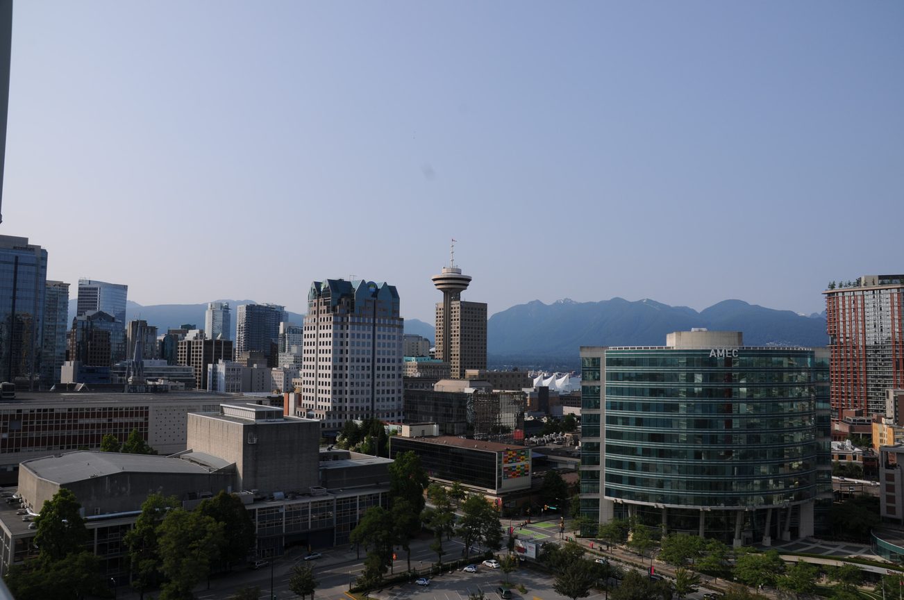 Furnished 1-bedroom + den with stunning city view and modern decor. - 2201 - 161 West Georgia, Vancouver Downtown