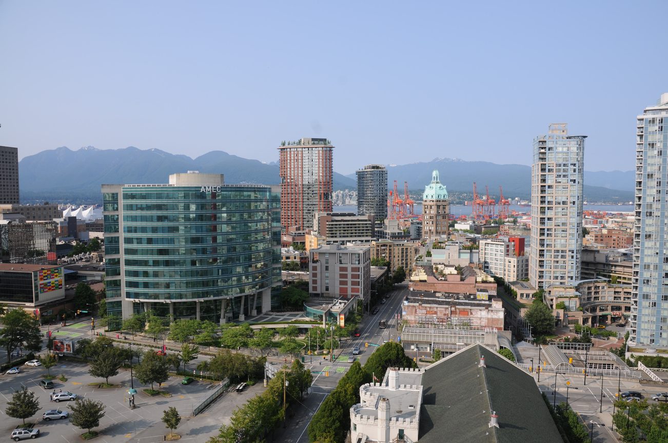 Furnished 1-bedroom + den with stunning city view and modern amenities. - 2201 - 161 West Georgia, Vancouver Downtown