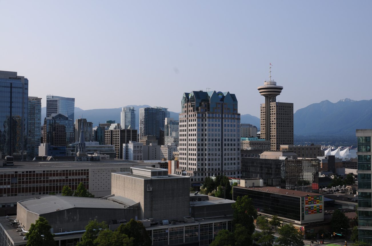 Furnished 1-bedroom + den with city view and modern furnishings. - 2201 - 161 West Georgia, Vancouver Downtown