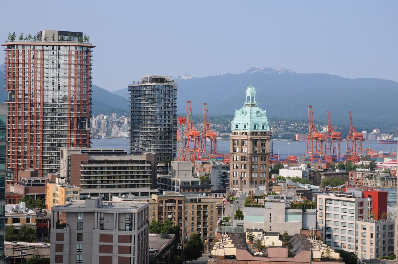 Furnished 1-bedroom + den with stunning city view and modern furnishings. - 2201 - 161 West Georgia, Vancouver Downtown