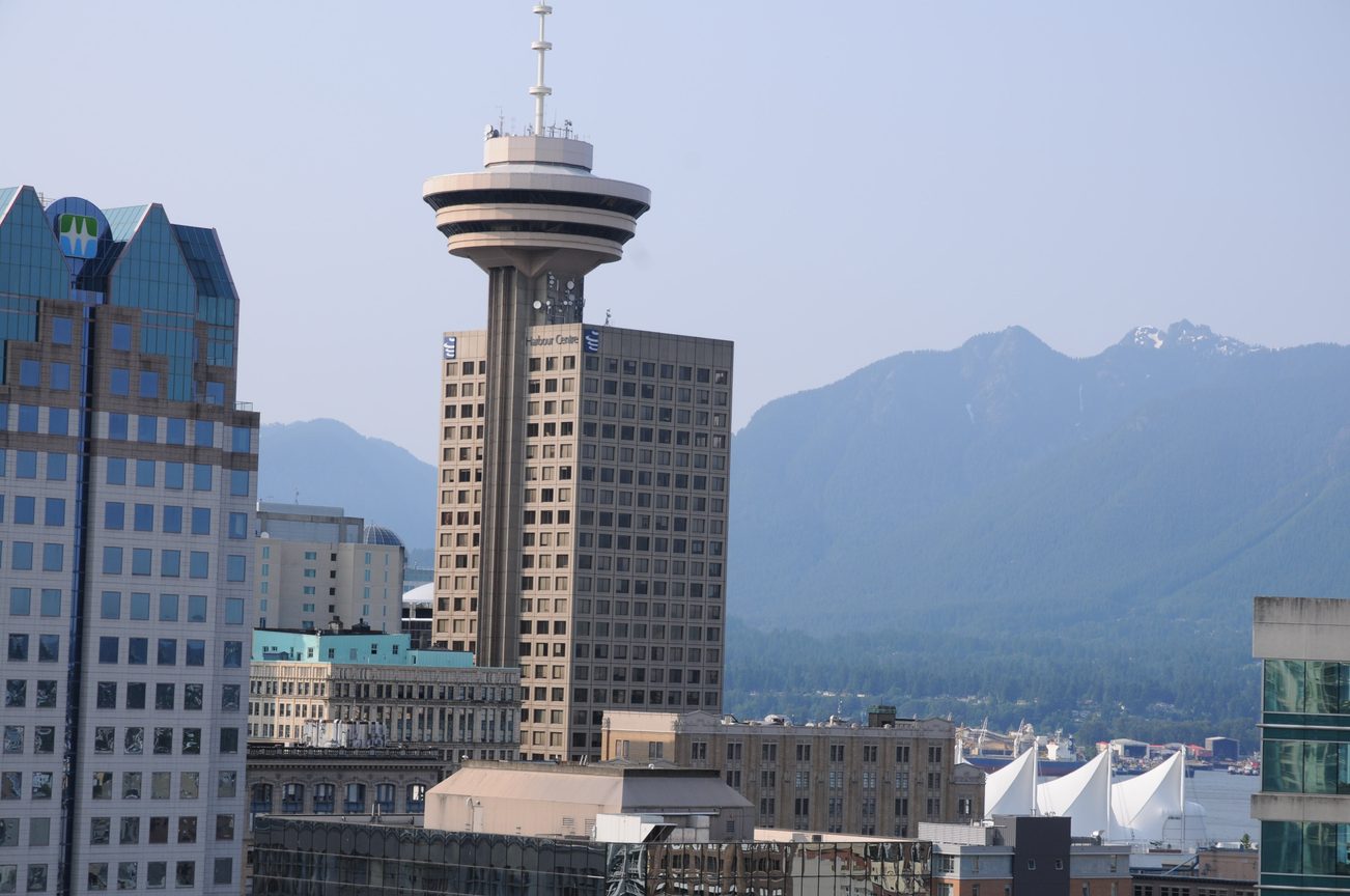 Furnished 1-bedroom + den with stunning city view and modern decor. - 2201 - 161 West Georgia, Vancouver Downtown