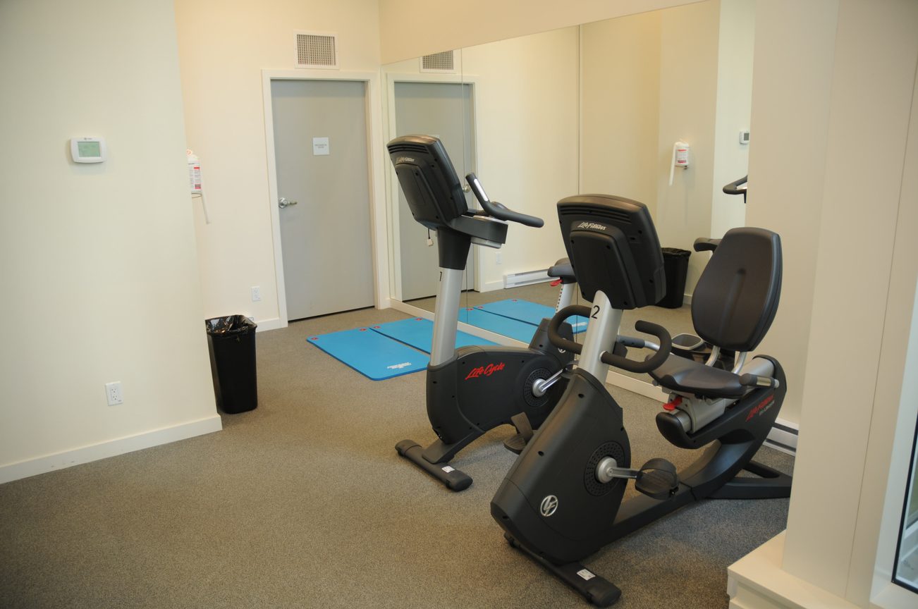 Bright exercise room with cardio equipment and yoga mats. - 2201 - 161 West Georgia, Vancouver Downtown