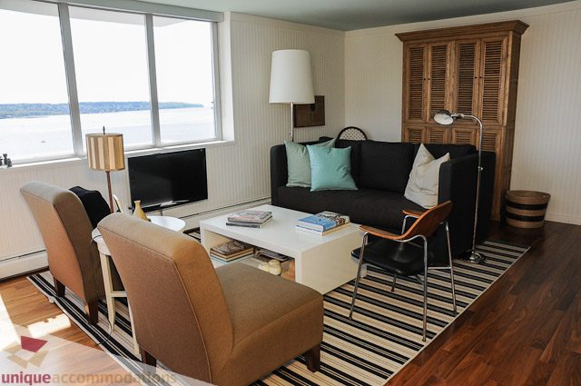Furnished living room with hardwood floors, city view, and modern decor. - 1802- 2055 Pendrell, Vancouver Downtown