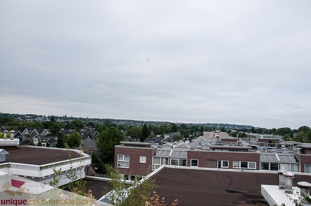 Bright living room with city view and rooftop access. - 402- 2680 West 4th Ave PH2, Vancouver West Side