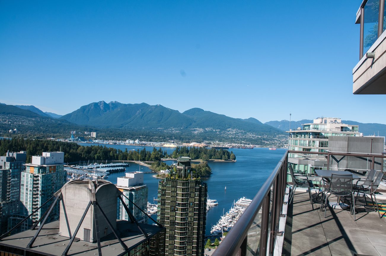 Bright balcony with city view and marina, overlooking mountains. - 3201 - 1331 Alberni, Vancouver Downtown