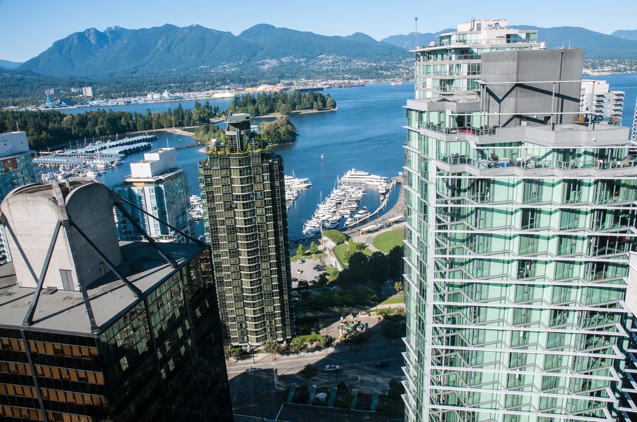 Furnished 3-bedroom + den with stunning city and water views. - 3201 - 1331 Alberni, Vancouver Downtown