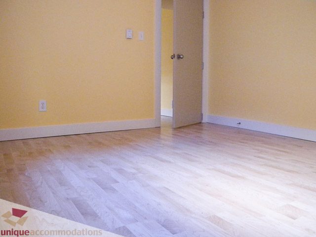 Bright living room with hardwood floors and neutral walls. - 2885 West 34th Avenue, Vancouver West Side