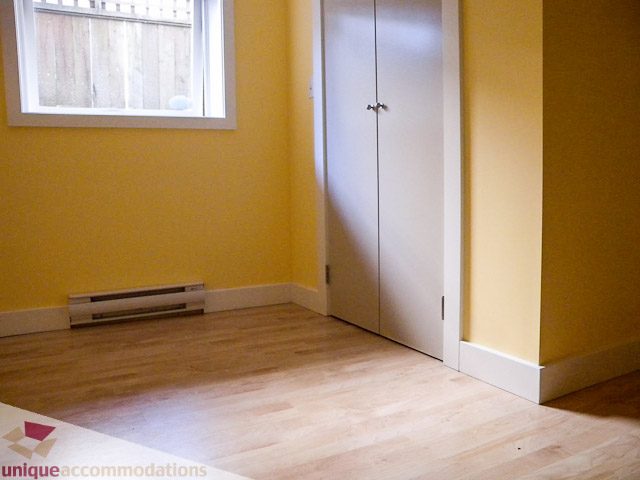 Bright living room with hardwood floors and a window view. - 2885 West 34th Avenue, Vancouver West Side