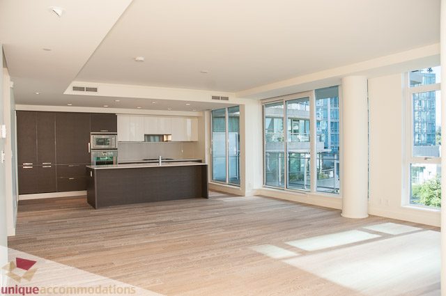 Open-concept living space with hardwood floors and city view. - 302 - 1409 W Pender, Vancouver Downtown