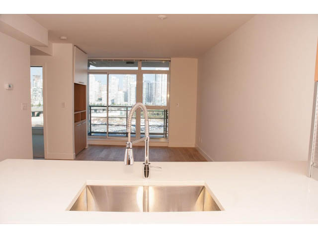 luxury unfurnished condo in vancouver