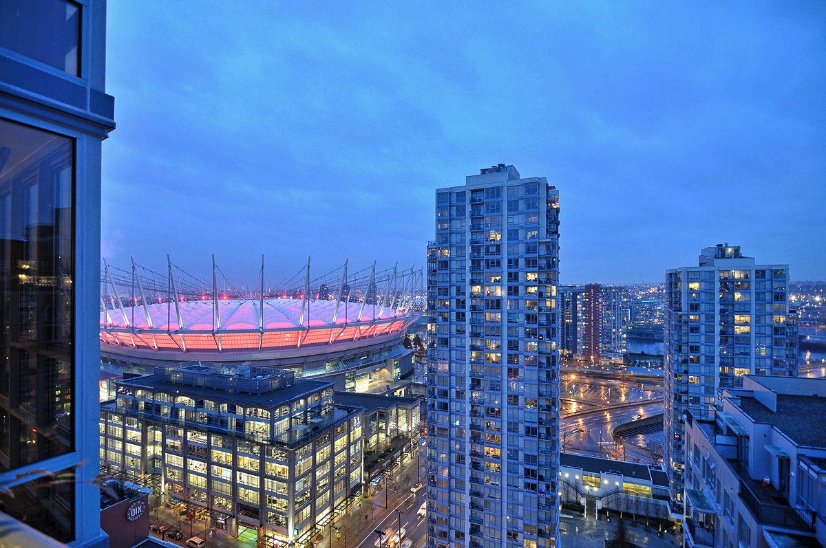 Bright living room with city view and modern furnishings. - 2702 - 930 Cambie Street, Vancouver Downtown