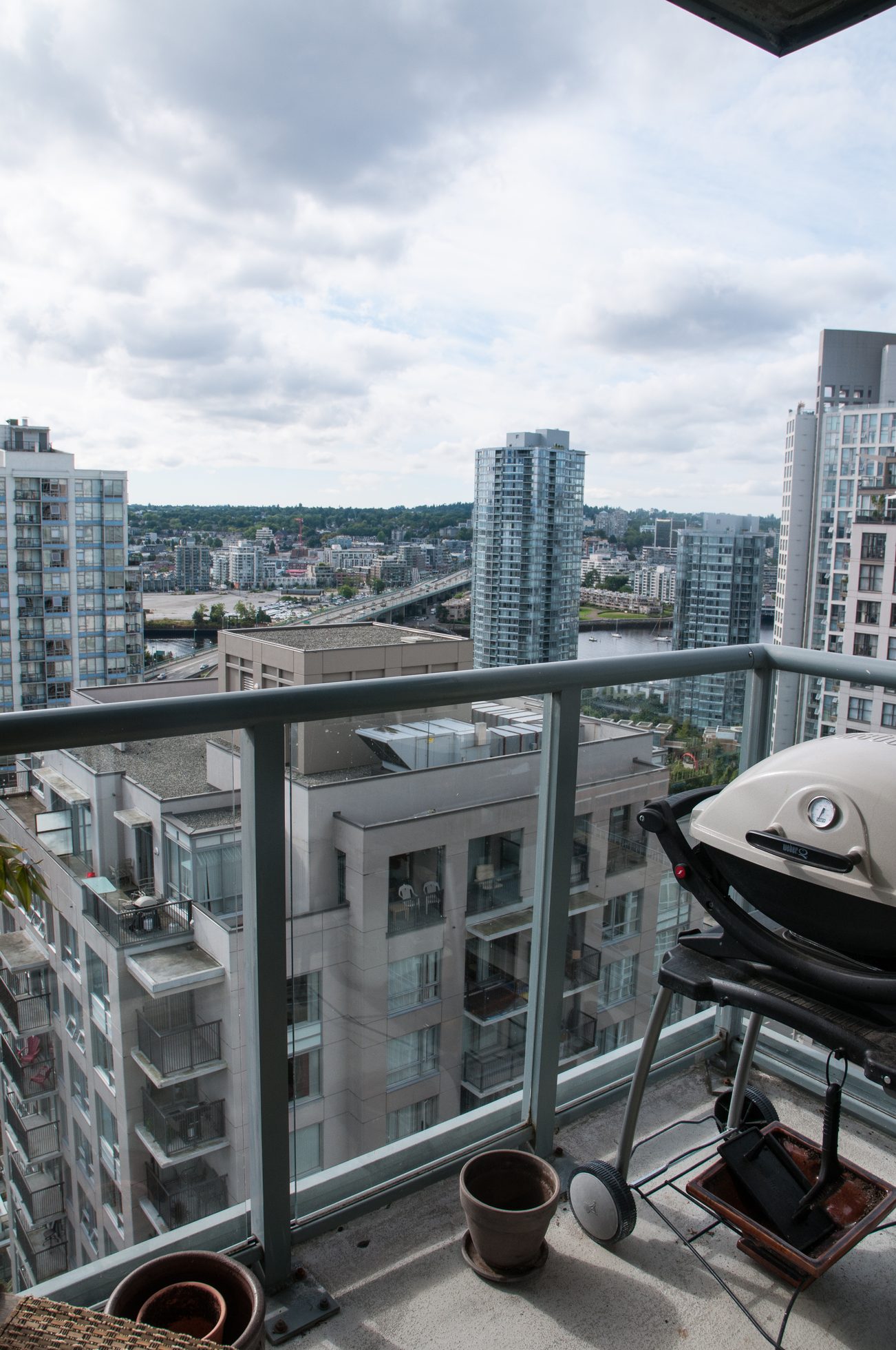 Balcony with city view, grill, and potted plants. - 2702 - 930 Cambie Street, Vancouver Downtown