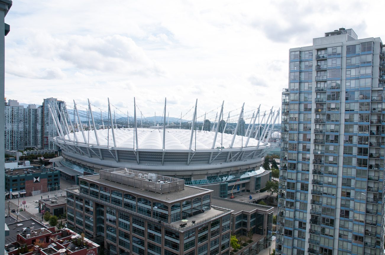 Bright living room with city view and modern furnishings. - 2702 - 930 Cambie Street, Vancouver Downtown