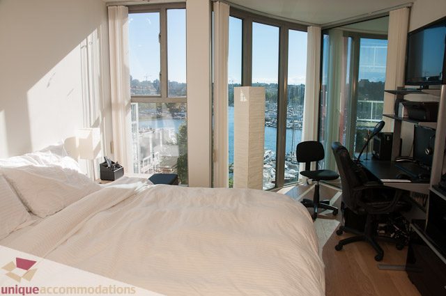 Bright bedroom with large windows, city view, and modern furniture. - 604-1000 Beach Avenue, Vancouver Downtown