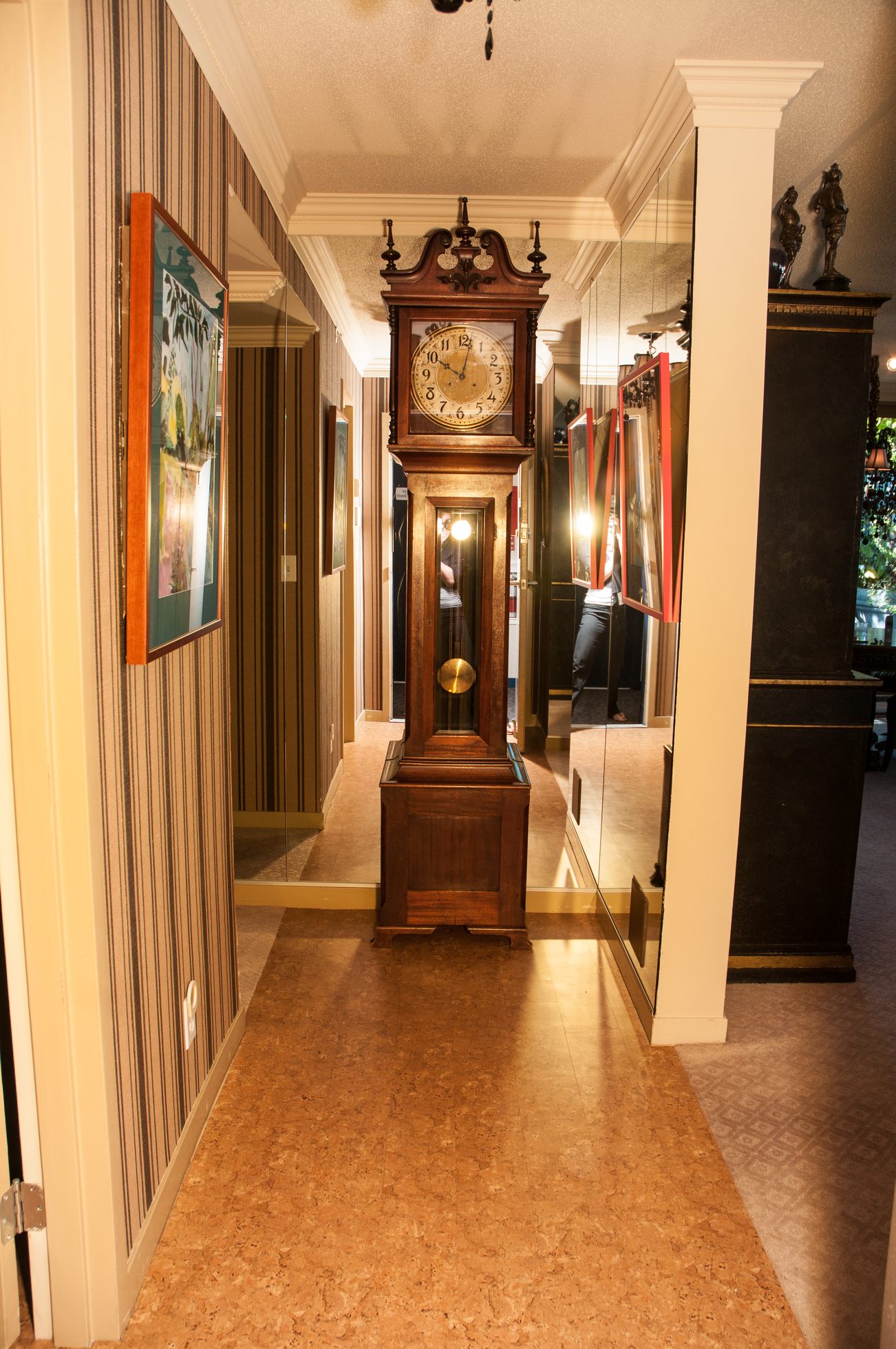 Furnished hallway with a grand clock and mirrored walls, creating a cozy and elegant atmosphere. - 1501 - 1238 Seymour Street, Vancouver Downtown