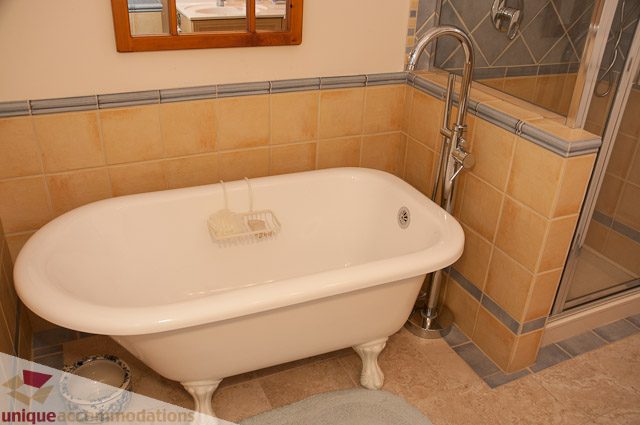Bathroom with clawfoot tub and tiled walls. - 4559 W. 3rd Ave, Vancouver West Side