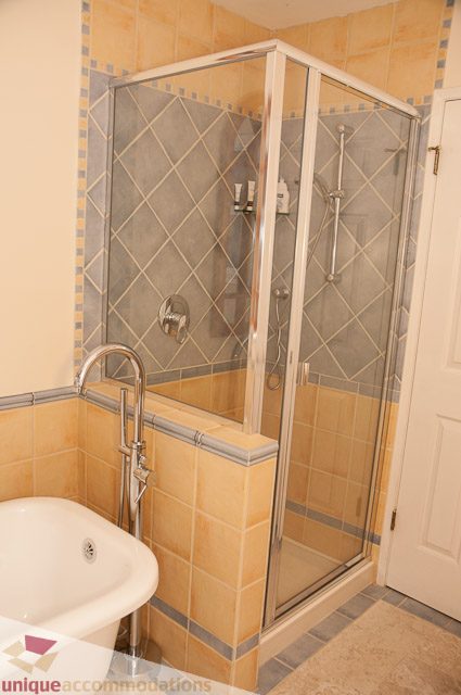 Bathroom with glass shower, tiled walls, and modern fixtures. - 4559 W. 3rd Ave, Vancouver West Side