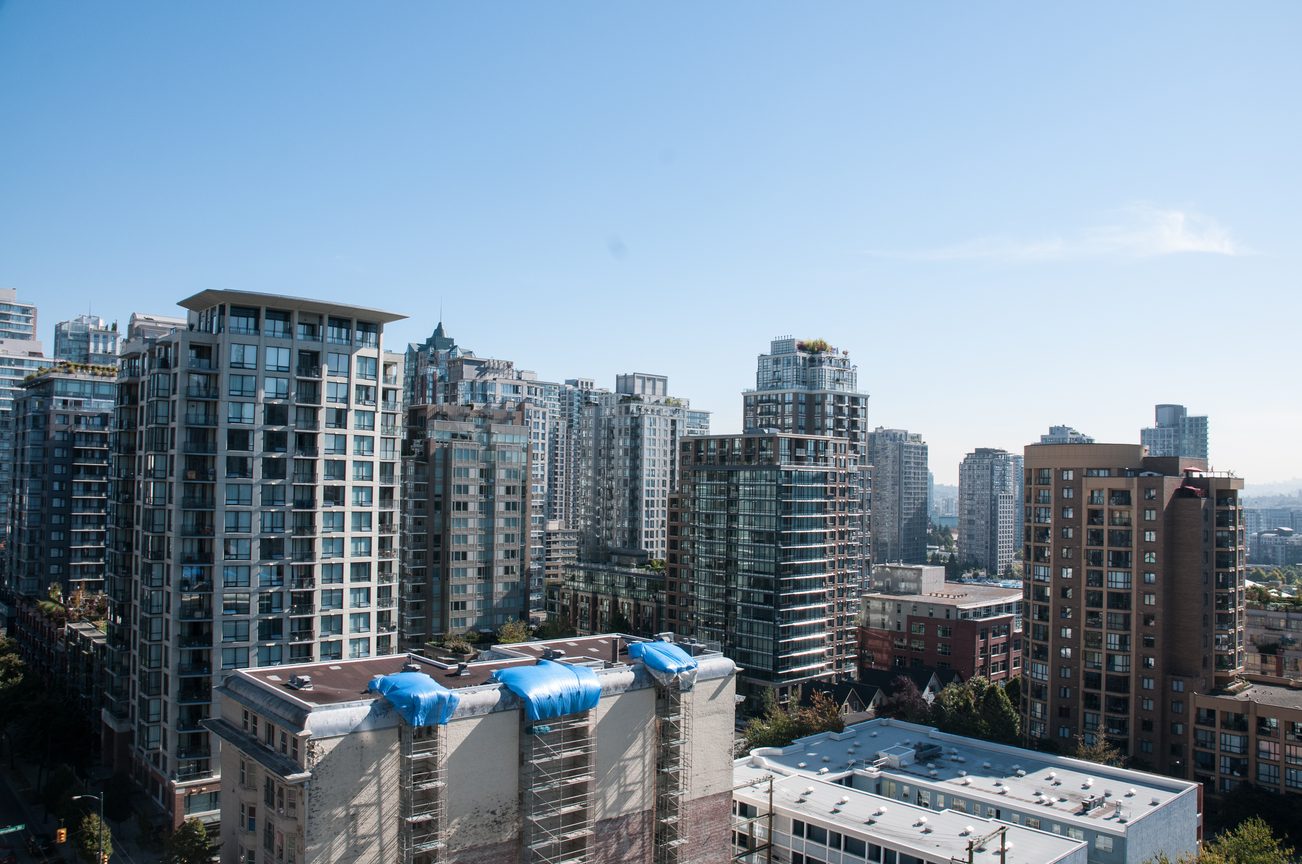 Furnished 1-bedroom condo with city view and modern furnishings. - 1405-1155 Seymour Street, Vancouver Downtown