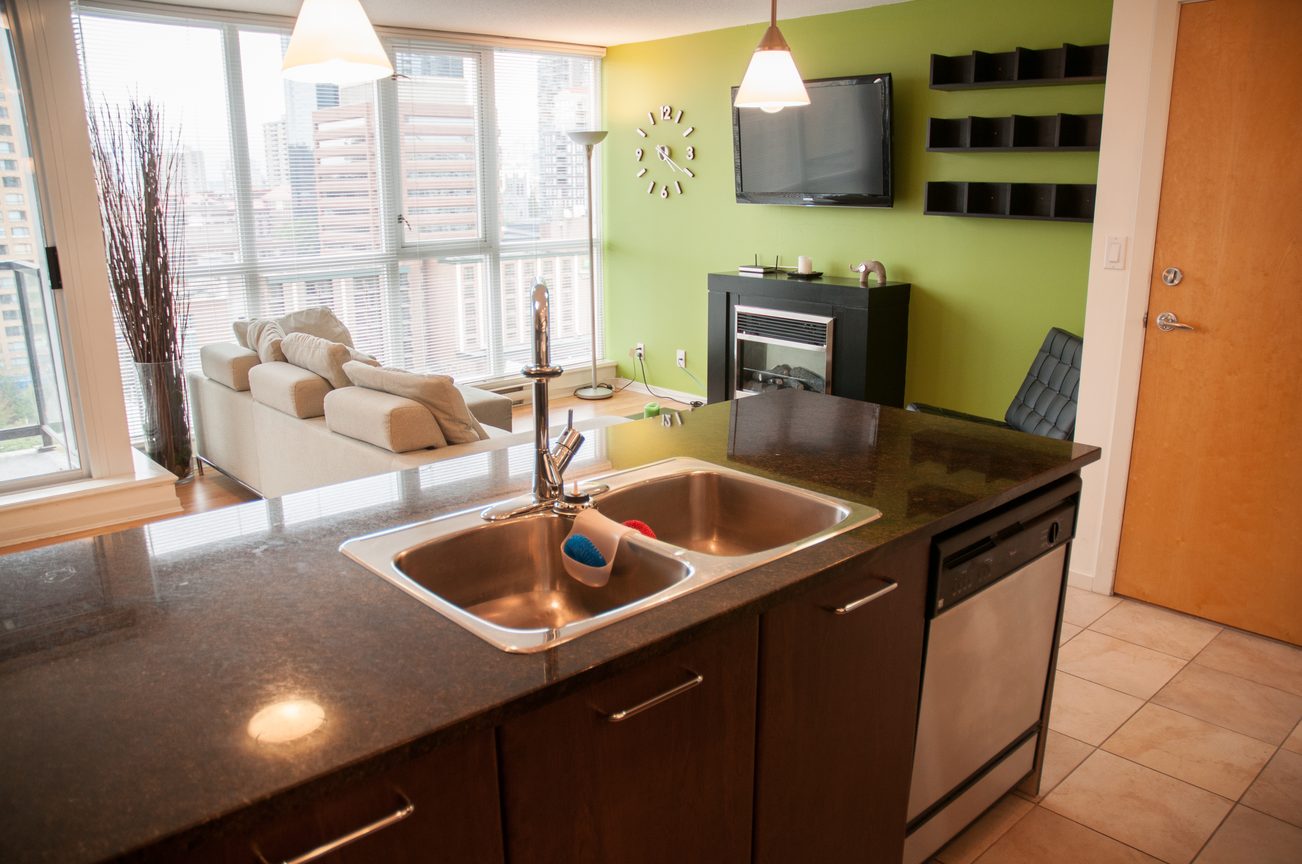 Bright kitchen with granite countertops and city view, modern design. - 1601-1199 Seymour Street, Vancouver Downtown