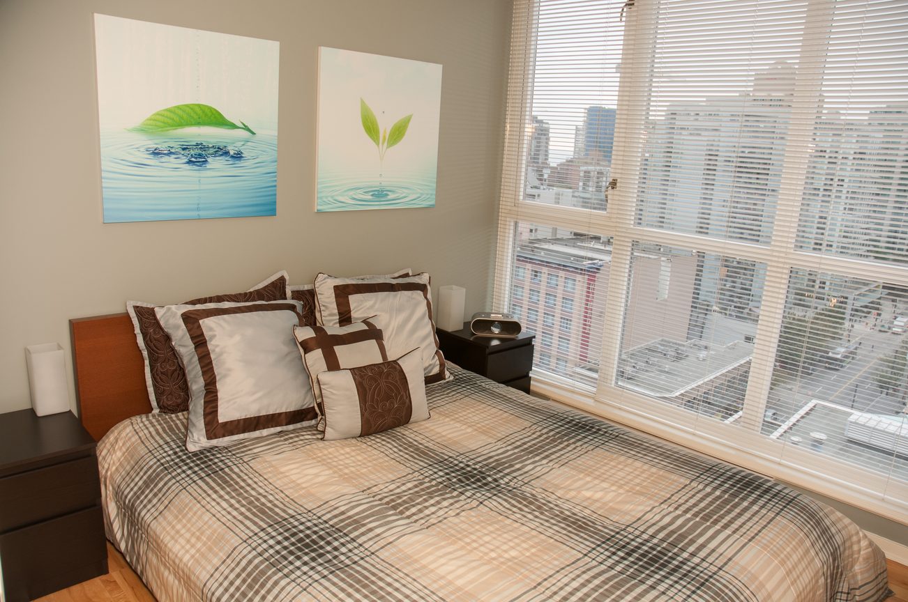 Furnished 1-bedroom condo with city view and modern decor. - 1601-1199 Seymour Street, Vancouver Downtown