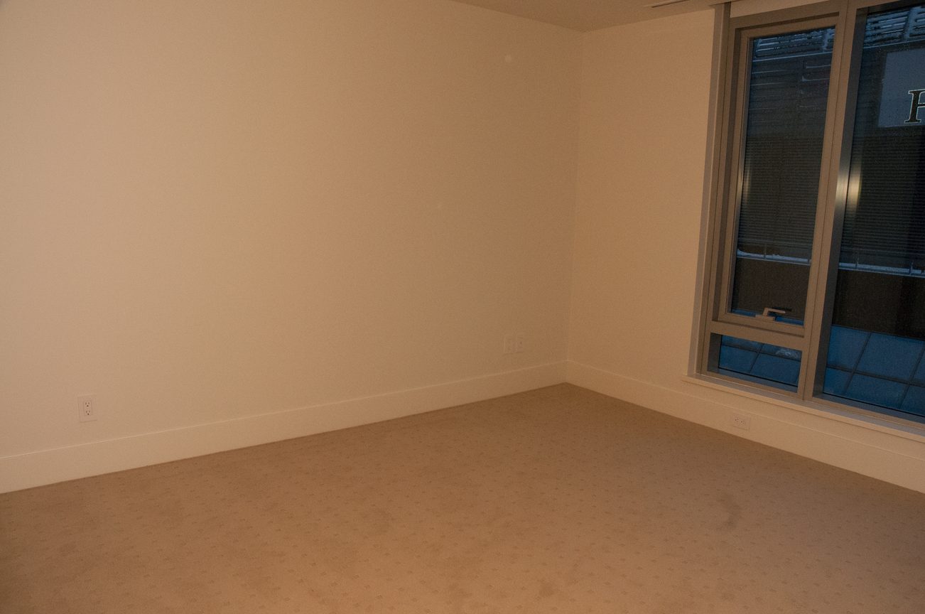 Den with carpeted floor and sliding glass door leading to balcony. - 3102 - 667 Howe Street, Vancouver Downtown