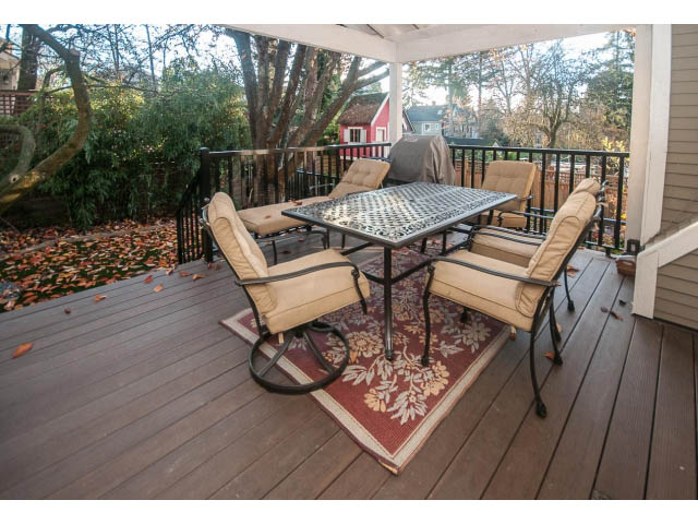 Furnished patio with outdoor furniture and a patterned rug. - 14 West 13th Ave, Vancouver East Side