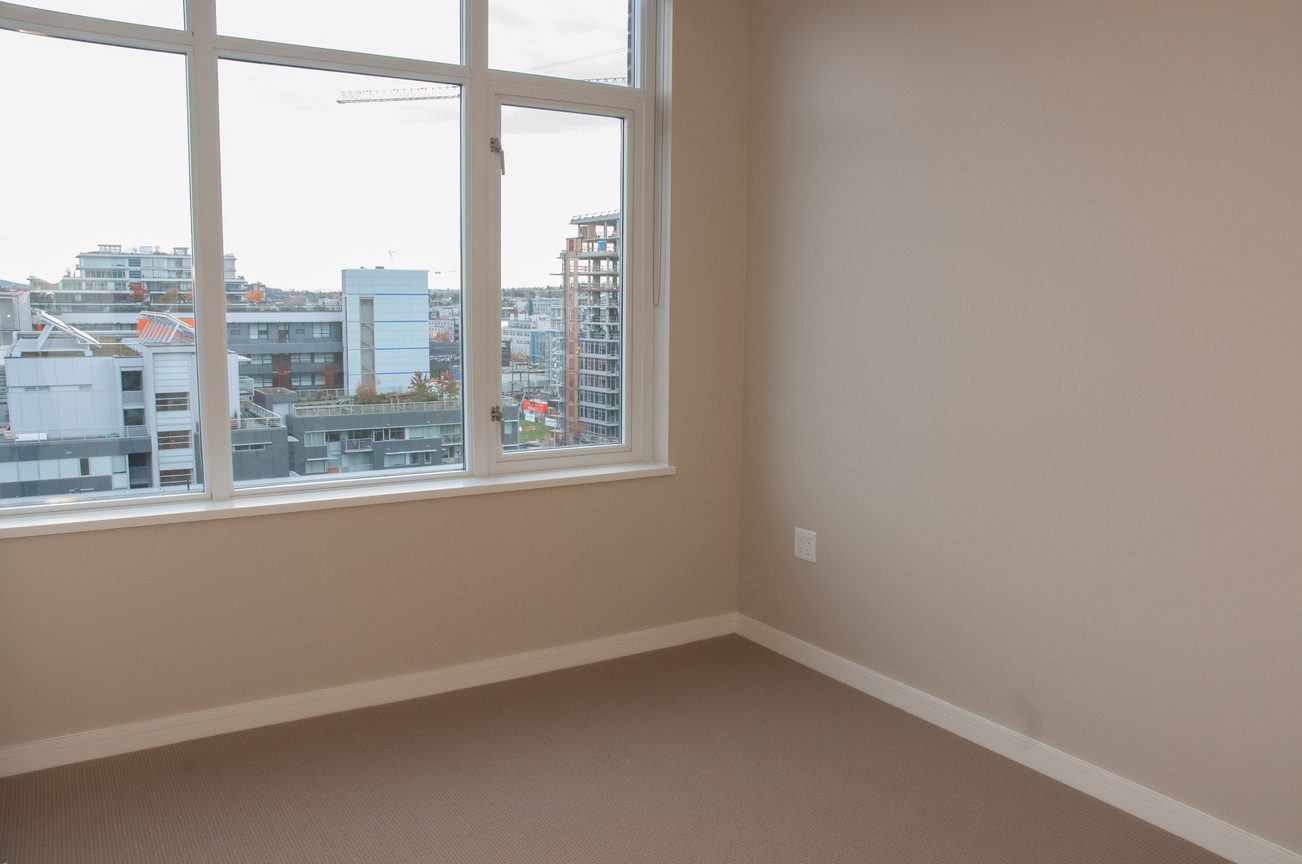 Bright den with large windows offering a city view. - 1010-181 West 1st Avenue, Vancouver West Side