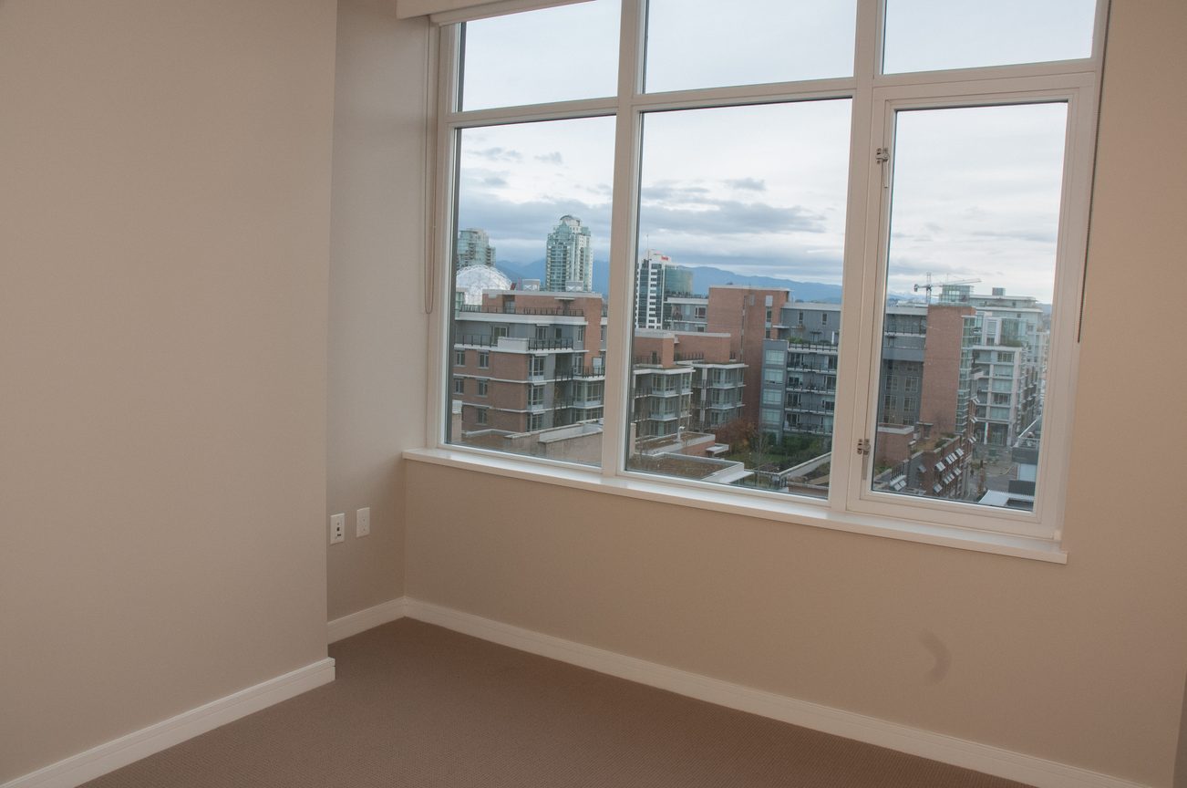 Bright living room with large window offering city views. - 1010-181 West 1st Avenue, Vancouver West Side