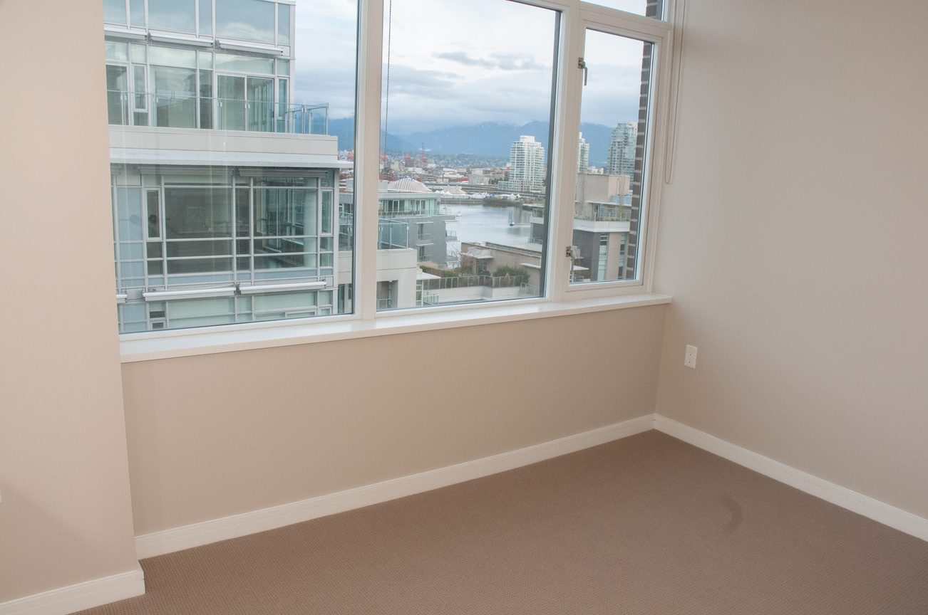 Bright den with city view and large windows. - 1010-181 West 1st Avenue, Vancouver West Side