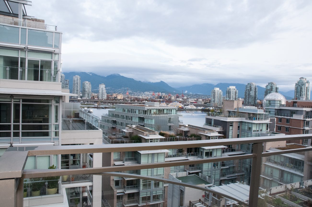Bright living room with city view and modern furnishings. - 1010-181 West 1st Avenue, Vancouver West Side
